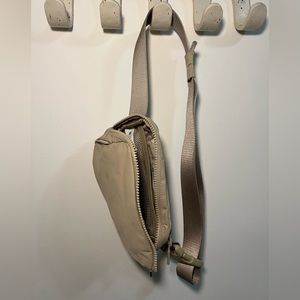Lululemon Everywhere Belt Bag
